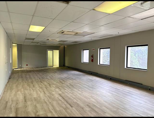 1,880M² OFFICE TO LET IN VORNA VALLEY